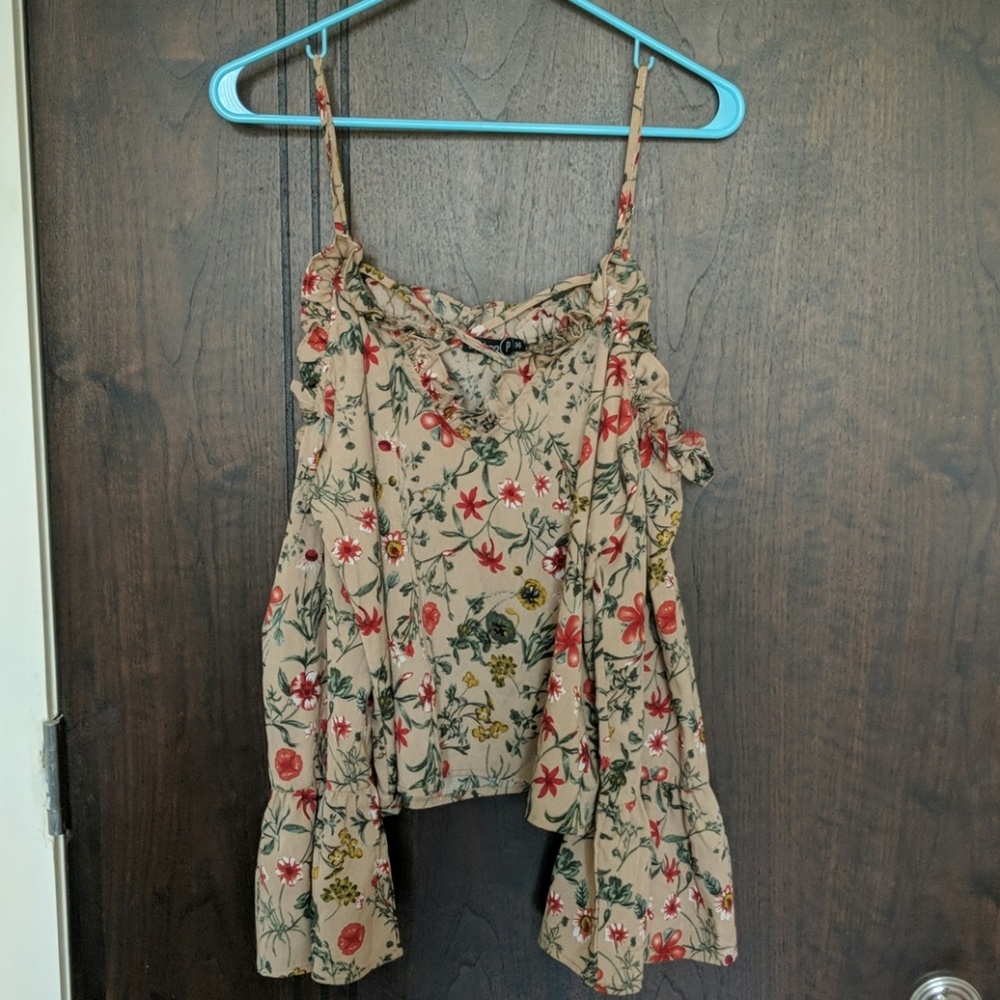 [Boohoo] Floral top